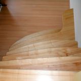 samonosné drevené schody